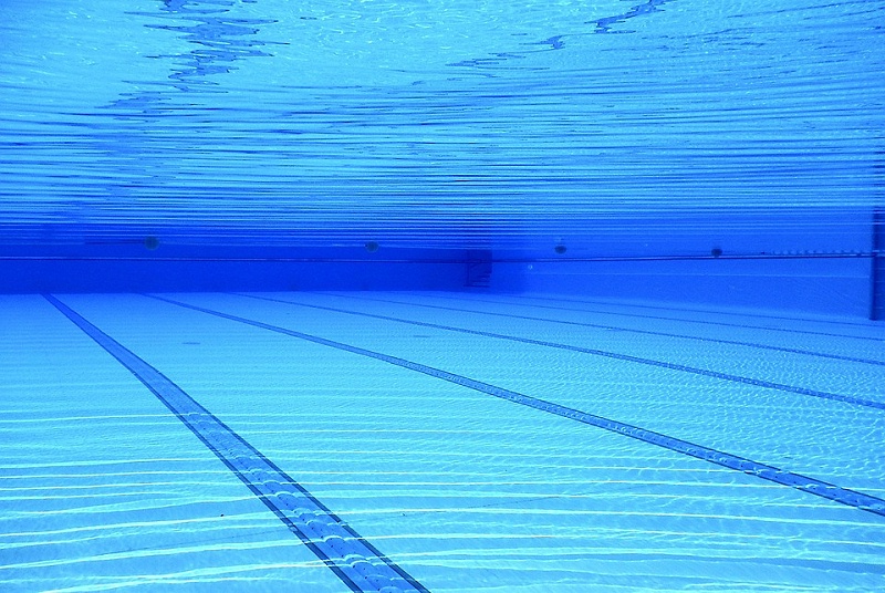 swimming-pool-504780_960_720